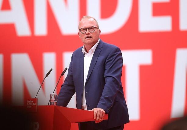 Bild vergr&ouml;&szlig;ern: Ott zum SPD-Spitzenkandidat in NRW gewählt