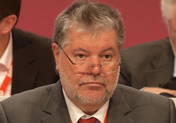 Bild vergr&ouml;&szlig;ern: Ex-SPD-Chef Beck warnt Regierung vor Reform-Überforderung