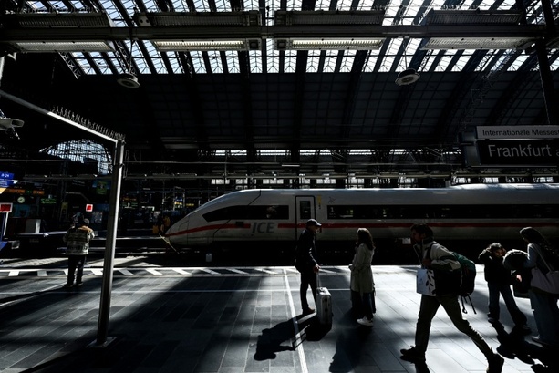 Bild vergr&ouml;&szlig;ern: Bericht: Mehr als 90 wichtige Bahnprojekte in Deutschland in Gefahr