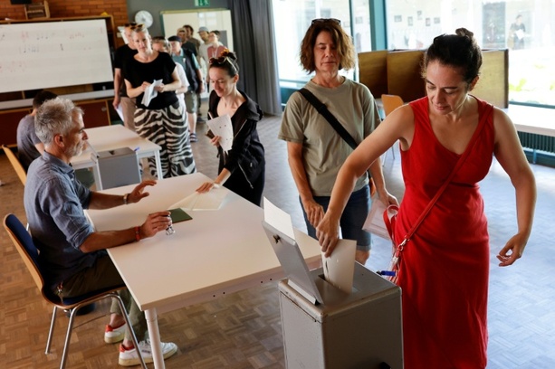 Bild vergr&ouml;&szlig;ern: Schweizer lehnen Begrenzung der Zuwanderung bei Referendum offenbar ab