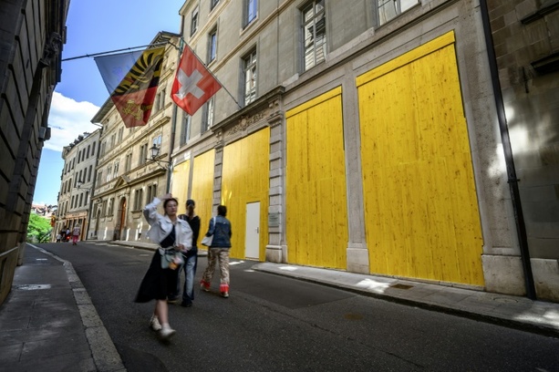 Bild vergr&ouml;&szlig;ern: Proteste in Genf gegen G7 vor dem Gipfel in Frankreich