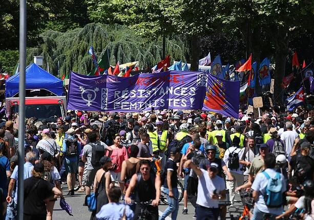 Bild vergr&ouml;&szlig;ern: Tausende bei Anti-G7-Protest in Genf