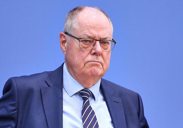 Bild vergr&ouml;&szlig;ern: Steinbrück fordert Schuldenschnitt für Kommunen
