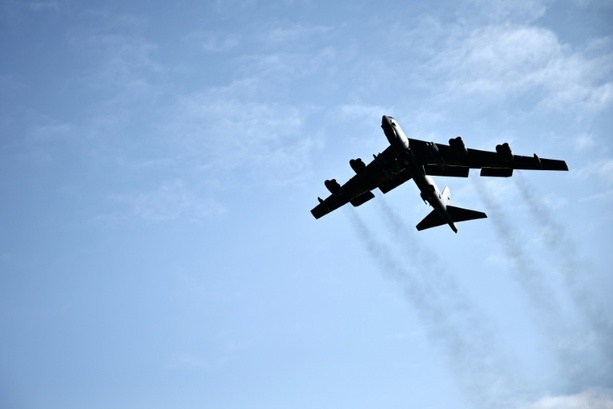 Bild vergr&ouml;&szlig;ern: US-Armee: Acht Tote bei Absturz von Kampfflugzeug in Kalifornien befürchtet
