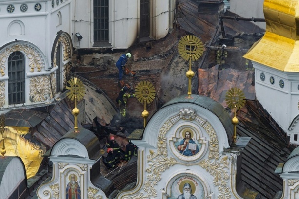Bild vergr&ouml;&szlig;ern: Nach russischen Angriffen: Höhlenkloster-Restaurierung in Kiew könnte zwei Jahre dauern