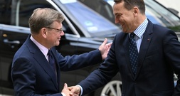 Sikorski bekräftigt in Berlin Forderung nach Entschädigung von Besatzungsopfern