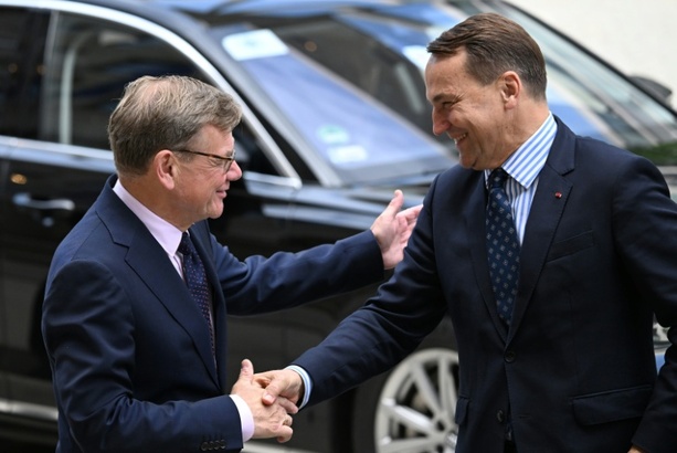 Bild vergr&ouml;&szlig;ern: Sikorski bekräftigt in Berlin Forderung nach Entschädigung von Besatzungsopfern