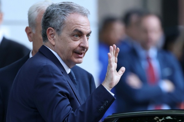 Bild vergr&ouml;&szlig;ern: Vollkommen unschuldig: Spaniens Ex-Regierungschef Zapatero von Richter befragt