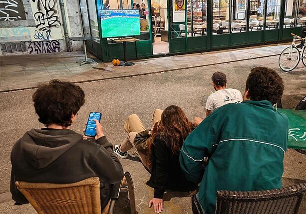 Bild vergr&ouml;&szlig;ern: Fußball-WM: Kolumbien siegt 3:1 gegen WM-Debütant Usbekistan