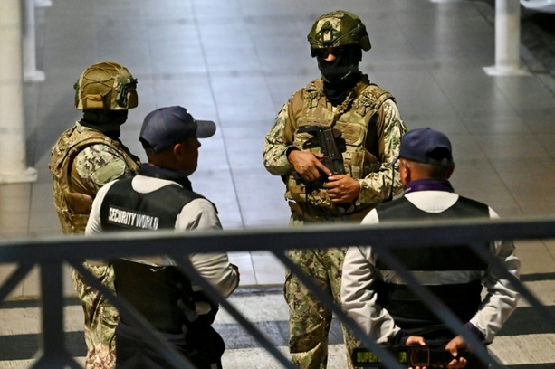 Bild vergr&ouml;&szlig;ern: Drogenboss auf Flughafen in Ecuador erschossen