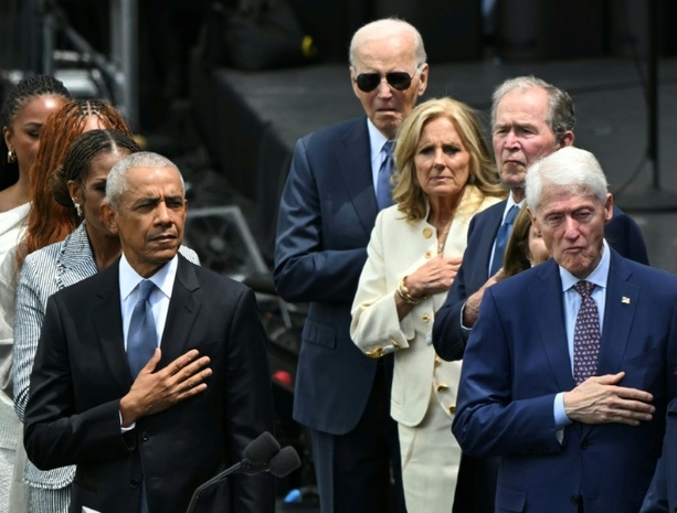 Bild vergr&ouml;&szlig;ern: Ex-US-Präsidenten und Merkel bei Eröffnung von Obama-Center - Trump fehlt