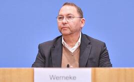 Verdi-Chef Werneke fordert Stabilisierung des Rentenniveaus