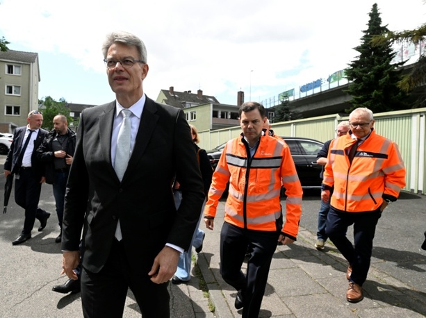 Bild vergr&ouml;&szlig;ern: Bonner Rheinbrücke bleibt mindestens bis Ende 2028 gesperrt - Neubau nötig