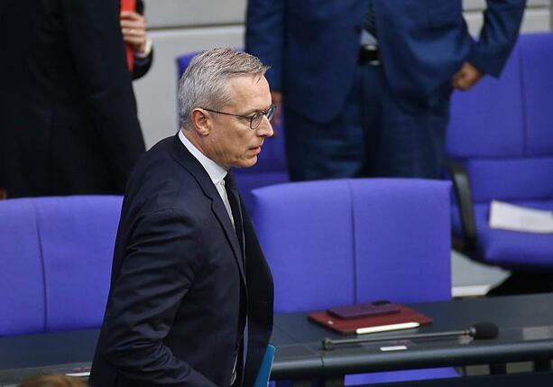 Bild vergr&ouml;&szlig;ern: Wildberger verteidigt KI-Einsatz bei Reden
