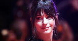 Anne Hathaway warnt vor KI-Bewerbungen