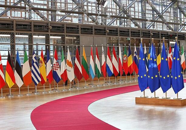 Bild vergr&ouml;&szlig;ern: EU streitet über Schulden - Sondergipfel im November im Gespräch