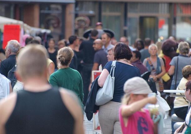 Bild vergr&ouml;&szlig;ern: Yougov: Mehrheit sieht Ausbau von Rechenzentren kritisch