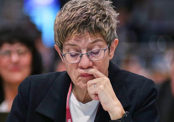 Bild vergr&ouml;&szlig;ern: Kramp-Karrenbauer vergleicht CDU mit FC Bayern