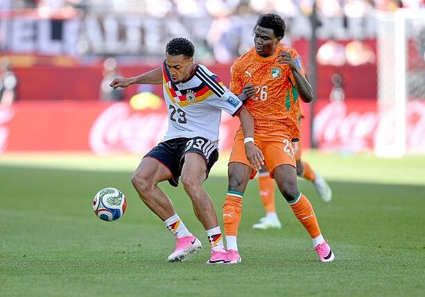 Bild vergr&ouml;&szlig;ern: Fußball-WM: Deutschland gewinnt gegen Elfenbeinküste