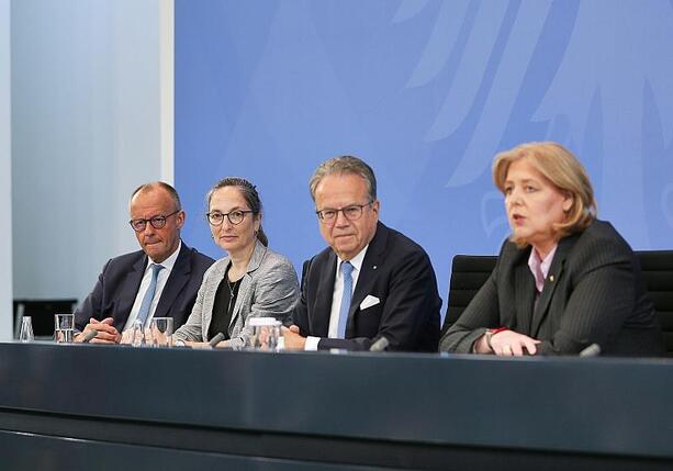 Bild vergr&ouml;&szlig;ern: Merz will Empfehlungen der Rentenkommission komplett umsetzen