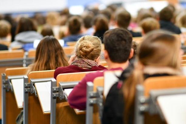 Bild vergr&ouml;&szlig;ern: Studie: Nur noch knapp 32 Prozent der Studiengänge zugangsbeschränkt