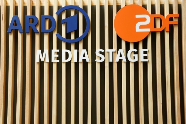 Bild vergr&ouml;&szlig;ern: Rundfunkbeitrag nicht gestiegen: Karlsruhe verhandelt Beschwerden von ARD und ZDF