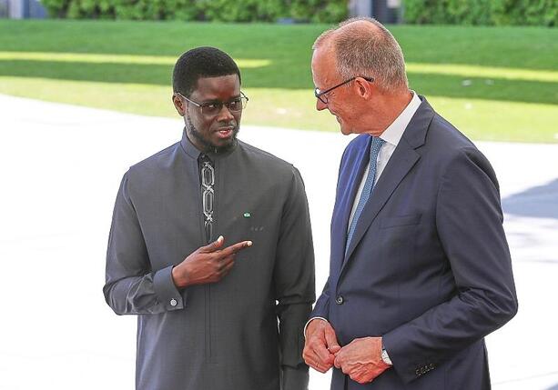 Bild vergr&ouml;&szlig;ern: Merz lobt Wirtschaftsreformen in Senegal