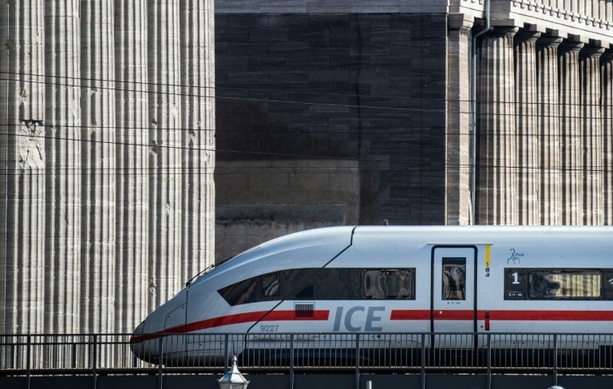 Bild vergr&ouml;&szlig;ern: Funkproblem bei der Bahn mit Notfallsystem gelöst - Zugverkehr läuft wieder an