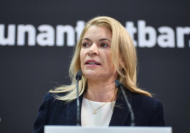 Bild vergr&ouml;&szlig;ern: Union nimmt Bahnchefin Palla nach Störung in die Pflicht