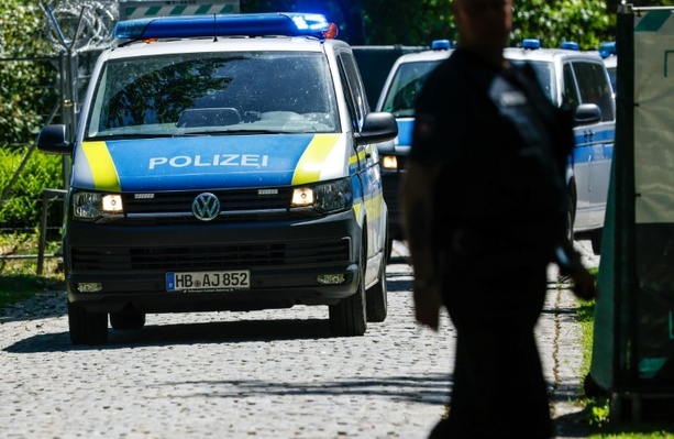 Bild vergr&ouml;&szlig;ern: Überlegungen zu Anschlag auf Polizei: Mann in Bremen in Psychiatrie eingewiesen