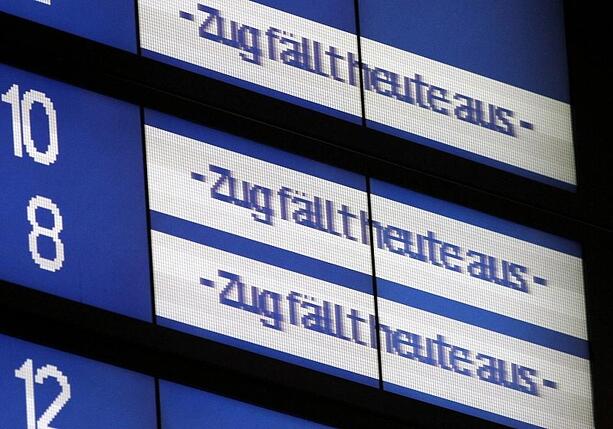 Bild vergr&ouml;&szlig;ern: Ministerium: Sabotage bei Bahn-Panne ausgeschlossen