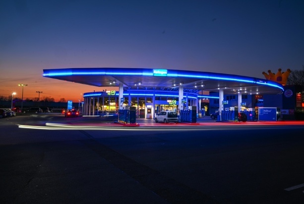 Bild vergr&ouml;&szlig;ern: Eine Woche vor Ende des Tankrabatts: Preise für Benzin und Diesel fallen nochmals