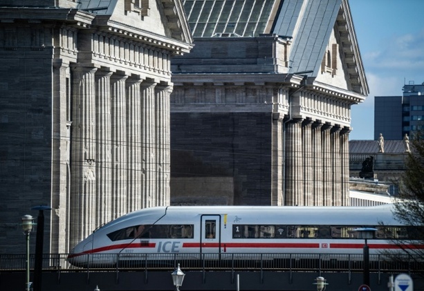 Bild vergr&ouml;&szlig;ern: Bayerns Verkehrsminister fordert lückenlose Aufklärung nach massiver Störung bei Bahn