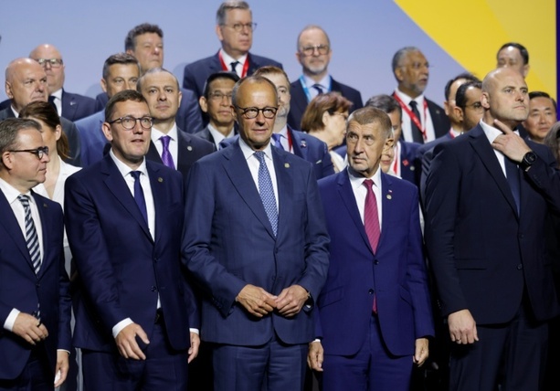 Bild vergr&ouml;&szlig;ern: Merz auf Wiederaufbaukonferenz: Wir stehen Seite an Seite mit der Ukraine