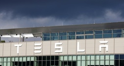 Tesla in Grünheide will tausend weitere Arbeitsplätze schaffen