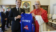 Papst Leo feiert bei Paris-Besuch Messe auf dem Place de la Concorde