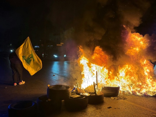 Bild vergr&ouml;&szlig;ern: Hisbollah-Anhänger protestieren in Beirut gegen Libanon-Israel-Abkommen