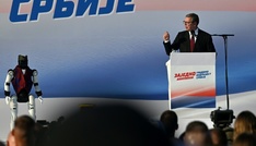 Serbiens Präsident Vucic kündigt vor Anhängern Rücktritt 