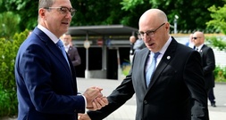 Dobrindt und Selen stellen Verfassungsschutzbericht vor