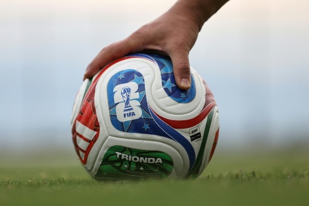 Bild vergr&ouml;&szlig;ern: Umfrage: Jeder Fünfte wünscht sich KI-Unterstützung für Fußballbundestrainer