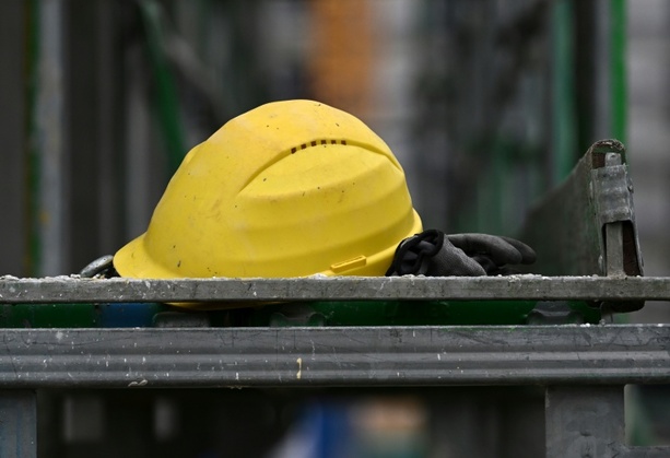 Bild vergr&ouml;&szlig;ern: Tödlicher Unfall auf Baustelle in Hamburg: Arbeiter von Radlader erfasst