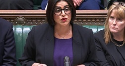 Großbritannien will Asylsuchende künftig an Kosten für Unterhalt beteiligen