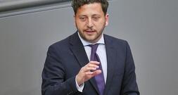 Grünen-Chef fordert spürbare Entlastung von Schwarz-Rot
