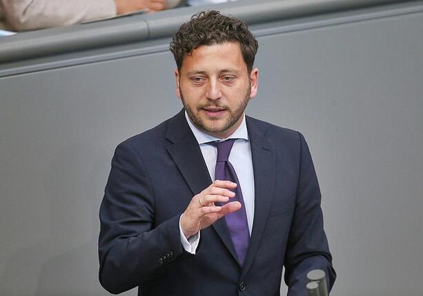 Bild vergr&ouml;&szlig;ern: Grünen-Chef fordert spürbare Entlastung von Schwarz-Rot