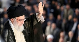 Ranghohe Iraner und Gäste erweisen getötetem obersten Führer Chamenei letzte Ehre