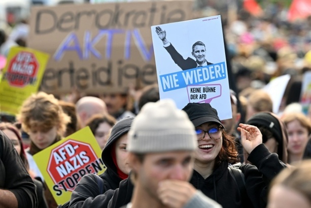 Bild vergr&ouml;&szlig;ern: Höcke erklärt Brandmauer für gescheitert - und attackiert bunte Zivilgesellschaft