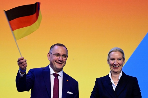 Bild vergr&ouml;&szlig;ern: Wir sind die neue Volkspartei: Weidel  formuliert Führungsanspruch für AfD