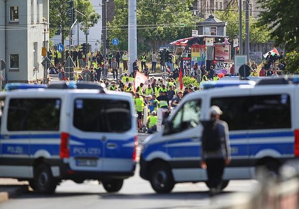 Bild vergr&ouml;&szlig;ern: Vereinzelte Ausschreitungen bei Anti-AfD-Protesten in Erfurt