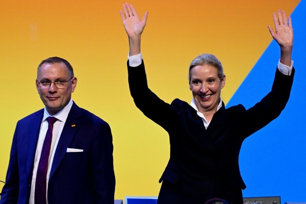 Bild vergr&ouml;&szlig;ern: AfD-Parteitag bestätigt Doppelspitze Weidel-Chrupalla klar im Amt