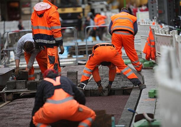 Bild vergr&ouml;&szlig;ern: Geschäftsklima im Straßenbau leicht verbessert